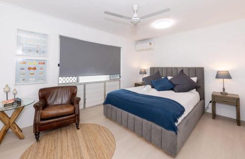 Pimlico Apartment | 2-Bedroom Charm near Mater Hospital Pimlico