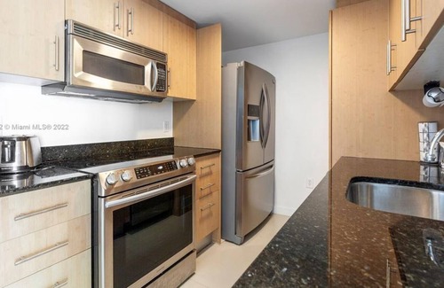 Bal Harbour Condo | 2 Bedroom Condo 325631 by Houzlet