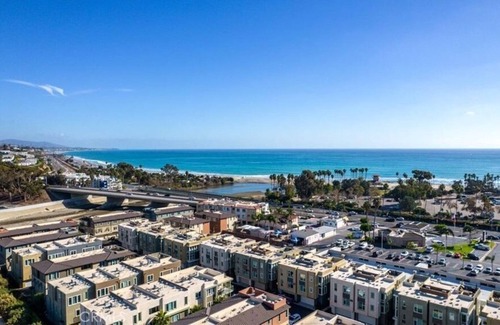 Del Obispo Condo | 2 Bedroom Condo 460682 by Houzlet