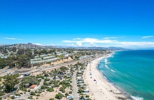 Del Obispo Condo | 2 Bedroom Condo 460682 by Houzlet