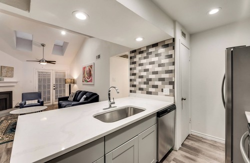 Vickery Meadow Condo | 2-bedroom condo in charming Dallas with WiFi, AC
