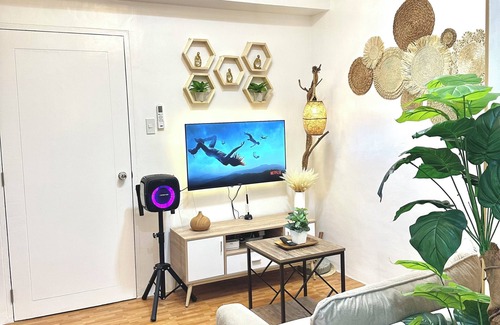 Highway Hills Condo | 2-bedroom condo in terrific Mandaluyong with AC, WiFi. Enjoy your stay