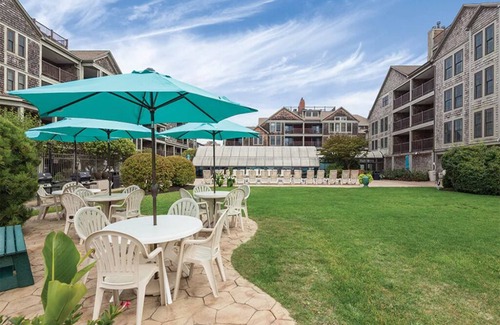 Historic Hill Condo | 2 Bedroom Condo, Kitchen, Sleeps 6, Downtown Newport, Wyndham Onshore Resort!
