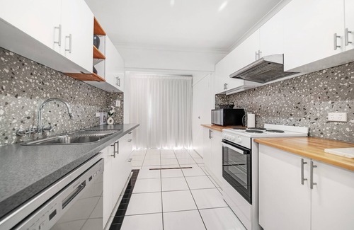 Peregian Beach Apartment | 2 Bedroom Courtyard Suite at Beachcomber Peregian Beach