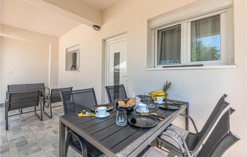 Oklaj Apartment | 2 Bedroom Cozy Apartment In Zaboric