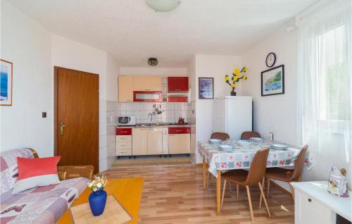 Pisak Apartment | 2 Bedroom Cozy Apartment In Pisak