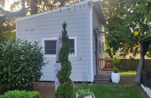 Des Moines Cottage | 2-bedroom DADU unit in tranquil Des Moines.