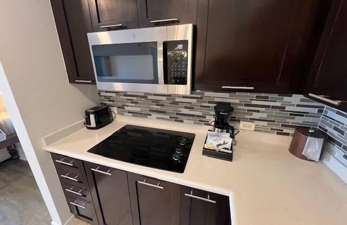 Celebration Hotel | 2 Bedroom * Disney * Universal * Epic King & 2 Queens