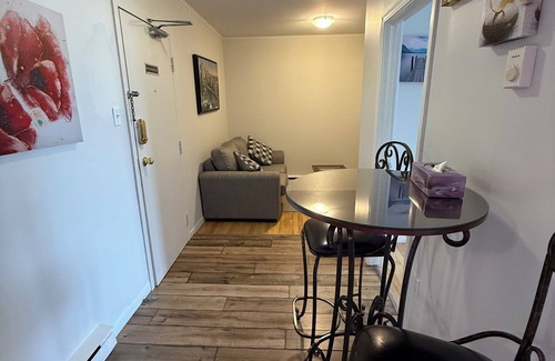 Terra Nova Apartment | 2 Bedroom Executive Apartment near Airport - Airport Manor Unit #4