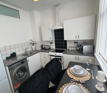 Manchester Apartment | 2 bedroom flat close to Manchester City, Manchester City stadium and Coop Arena