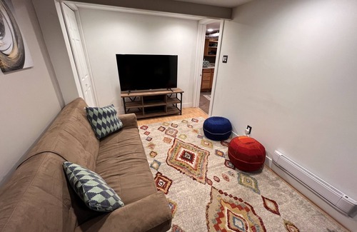 Sunnyside House | 2 bedroom Garden Level Getaway