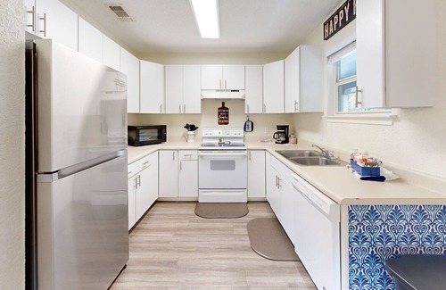 New Braunfels Ski Chalet | 2 Bedroom Getaway with a Riverside Deck