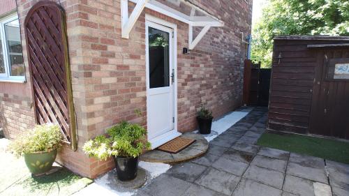 Llanelli House | 2 Bedroom Guest House Near Beach