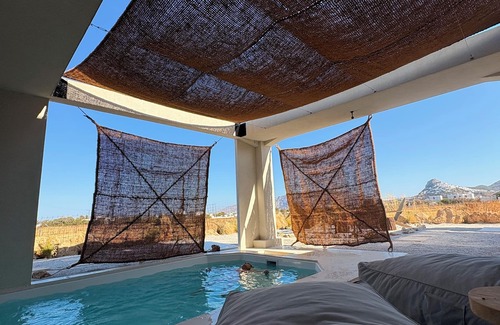 Skiros House | 2-bedroom house in adorable Molos with Starlink and private pool