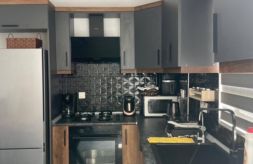Karaoglanoglu House | 2-bedroom house in Karaoğlanoğlu with private pier and walking distance casino