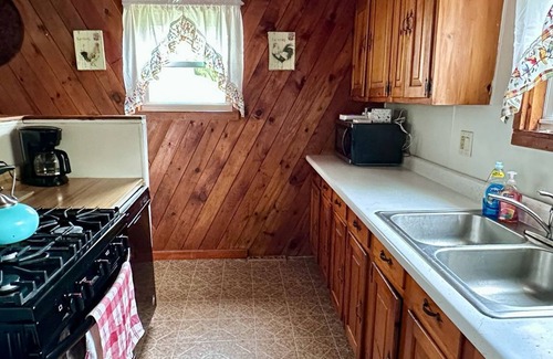 Glens Falls House | 2-bedroom house in Glens Falls 8 Minutes From Lake George