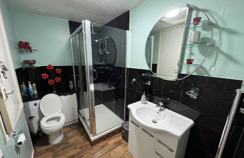 Birmingham House | 2 Bedroom House Pristine and Comfortable