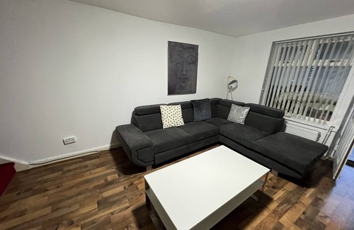 Birmingham House | 2 Bedroom House Pristine and Comfortable