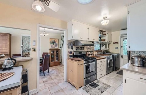 Newlands House | 2-Bedroom in Newlands with Secret Garden & Suite
