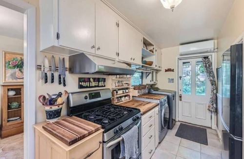 Newlands House | 2-Bedroom in Newlands with Secret Garden & Suite