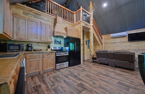 Board Camp Cabin | 2 bedroom +loft, 3 miles to WPG, ATV Rentals Avail
