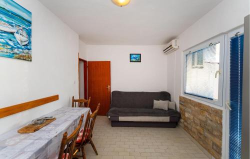 Novigrad Apartment | 2 Bedroom Lovely Apartment In Novigrad