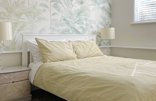 Port Coquitlam House | 2 Bedroom Modern Suite in Port Coquitlam