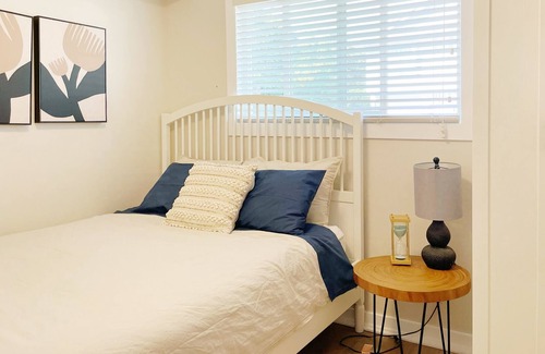 Port Coquitlam House | 2 Bedroom Modern Suite in Port Coquitlam