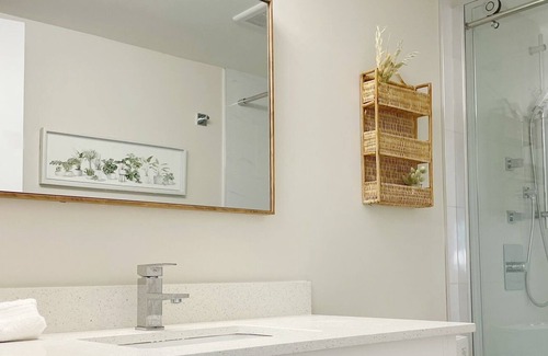 Port Coquitlam House | 2 Bedroom Modern Suite in Port Coquitlam