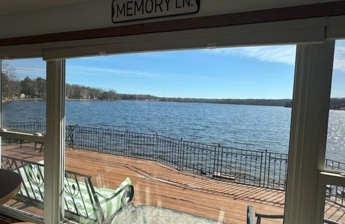 New Auburn Cottage | 2-bedroom modern lake cottage steps off the water just 1.5 hrs from Minneapolis.