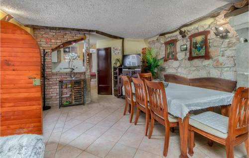 Vinodolska opcina Apartment | 2 Bedroom Nice Apartment In Grizane