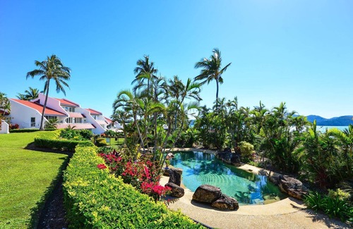 Hamilton Island Apartment | 2 bedroom oceanview apartment with golf buggy