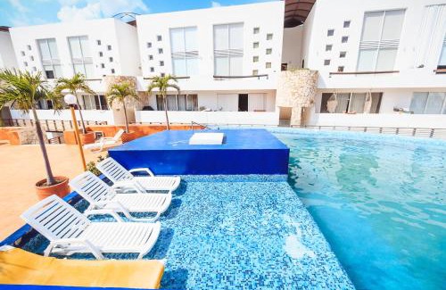 Playacar Apartment | 2 Bedroom Penthouse with Private Jacuzzi next to Fifth Avenue and Beach - Plaza Paraiso A203