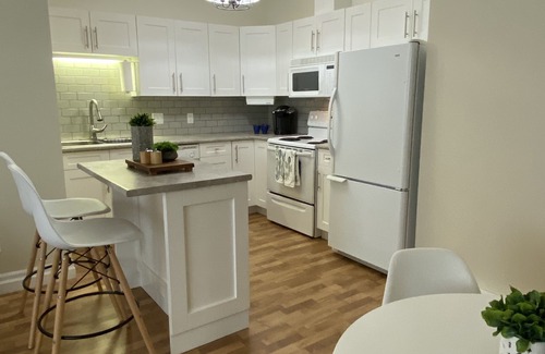 Upper Ten Oaks House | 2 bedroom private Ledgeview mountain suite