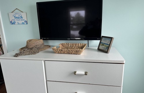 Mattapoisett Cottage | 2 Bedroom Private Beach Front Cottage! Pet Friendly