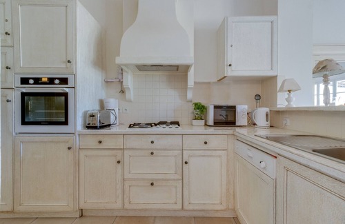 La Motte House | 2 BEDROOM TOWNHOUSE WITH GARDEN (N°507)