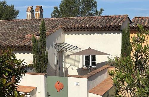 La Motte House | 2 BEDROOM TOWNHOUSE WITH GARDEN (N°562)