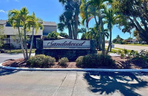 Sandalwood Estates House | 2-bedroom welcoming townhome in Fort Myers with community pool and hot tub.