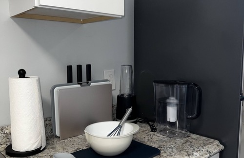 North Philadelphia Apartment | 2 bedroom with work space and high speed internet.