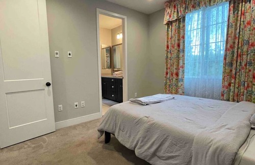 East Pasadena House | 2-bedrooms , 1 Bath in shared home with WiFi and AC in Pasadena