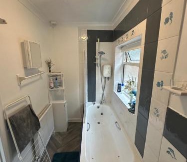 Didcot Apartment | 2 bedrooms self contain flat with nice garden