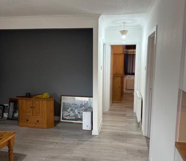 Didcot Apartment | 2 bedrooms self contain flat with nice garden
