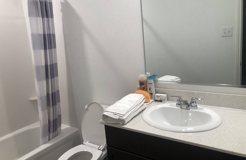 Clear Lake Condo | 2-bedrooms with its own bathroom and kitchen.nn