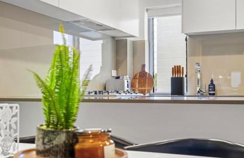 Newtown Apartment | 2 Beds near Newtown Station