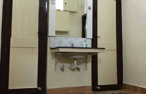 Narveer Tanaji Wadi Apartment | 2 BHK, Two Private AC Rooms in an Apartment in Central Pune