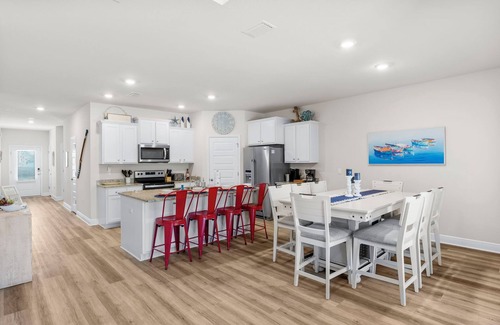 Port St. Joe House | 2 Blocks to the Beach | Golf Cart Pools Bikes Family-Friendly