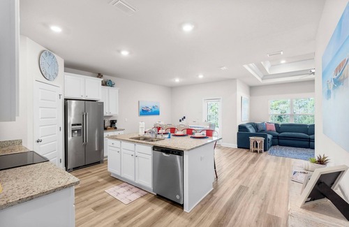 Port St. Joe House | 2 Blocks to the Beach | Golf Cart Pools Bikes Family-Friendly