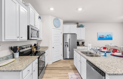 Port St. Joe House | 2 Blocks to the Beach | Golf Cart Pools Bikes Family-Friendly