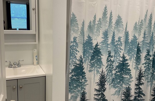 Ellsworth Apartment | 2 BR 1 Bath w/Full Kitchen Large Apartment in enjoyable Ellsworth with AC, WiFi