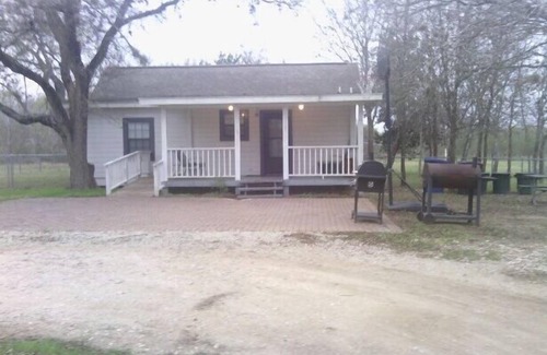 Comanche House | 2 BR/2.5 BA House on 13 Acres, Minutes from Downtown San Antonio!
